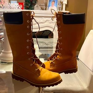 Talk timberland boots, side 6.5 youth which is a women’s side 8. Generally used.